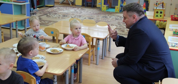 Глава города проверил питание в детских садах